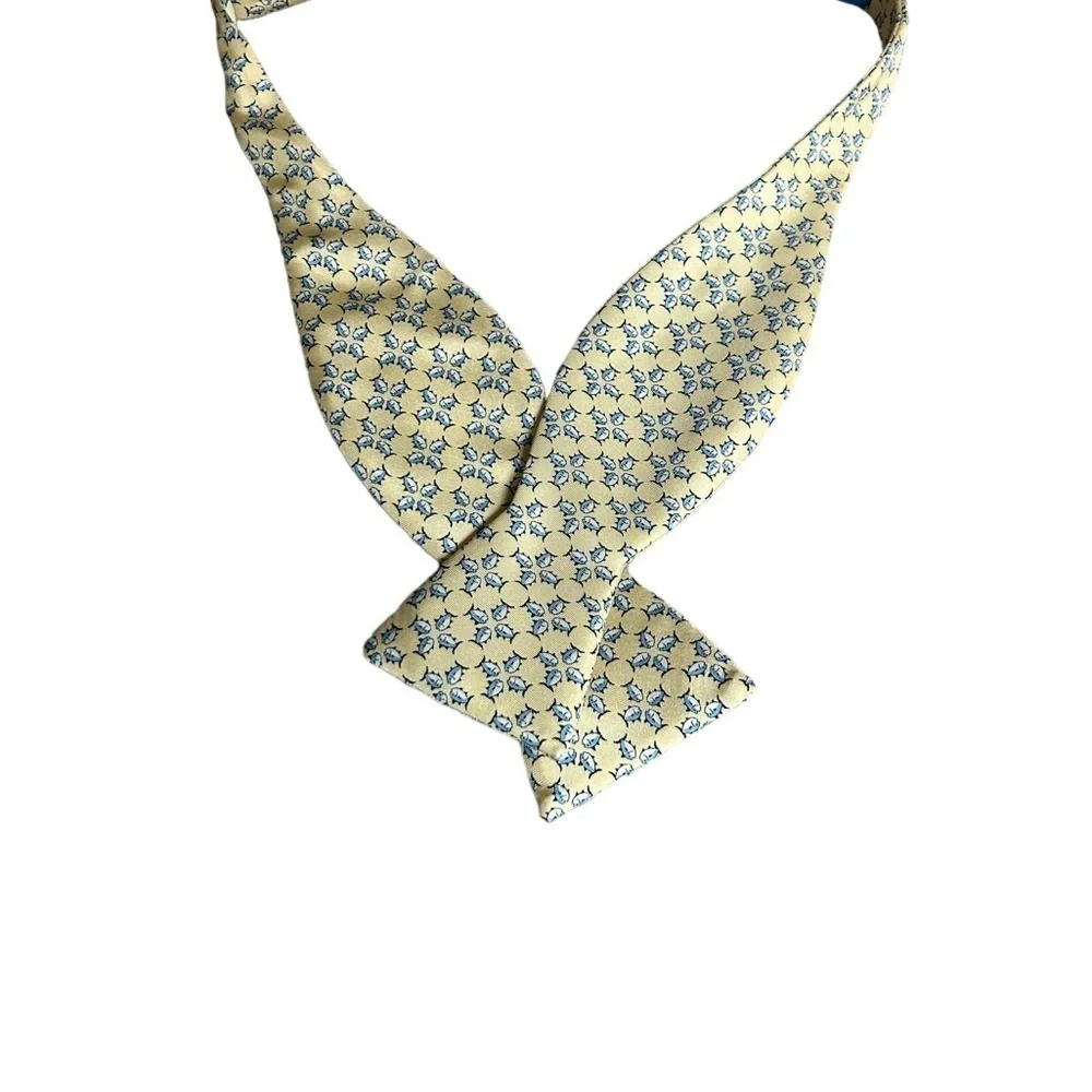 Southern Tide Skipjack Bow Tie yellow blue fish 100% Silk Made in Italy